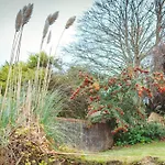 Ravelston Grange - Stylish, Spacious Garden Flat