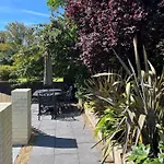 Ravelston Grange - Stylish, Spacious Garden Flat