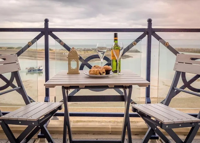 Seaviews Sovereign Harbour - Adults-Only Apartment