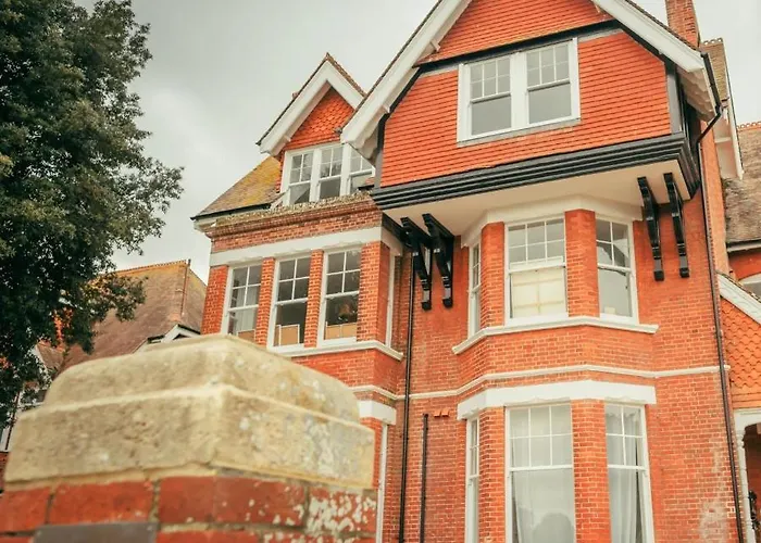 Ravelston Grange - Stylish, Spacious Garden Flat