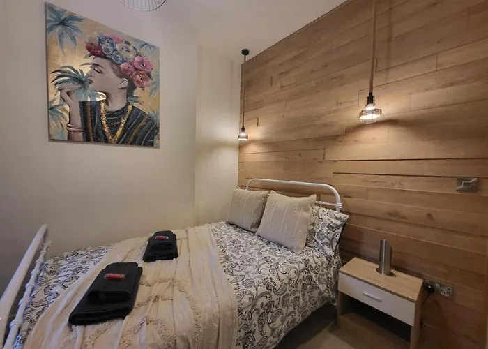 Modern, Stylish One Bedroom With Garden Long Stay Welcome