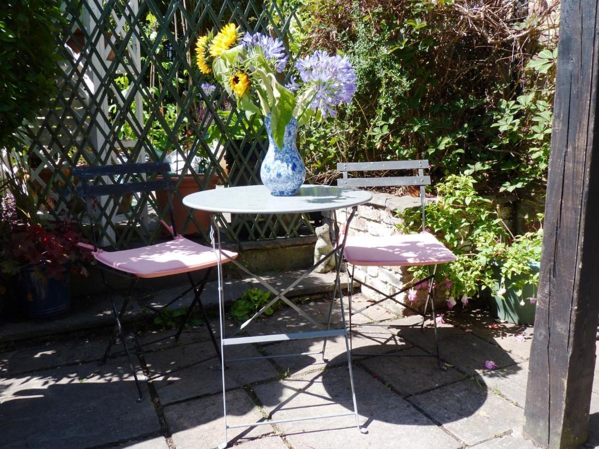Secret Garden Hideaway For Adults Holiday home Eastbourne