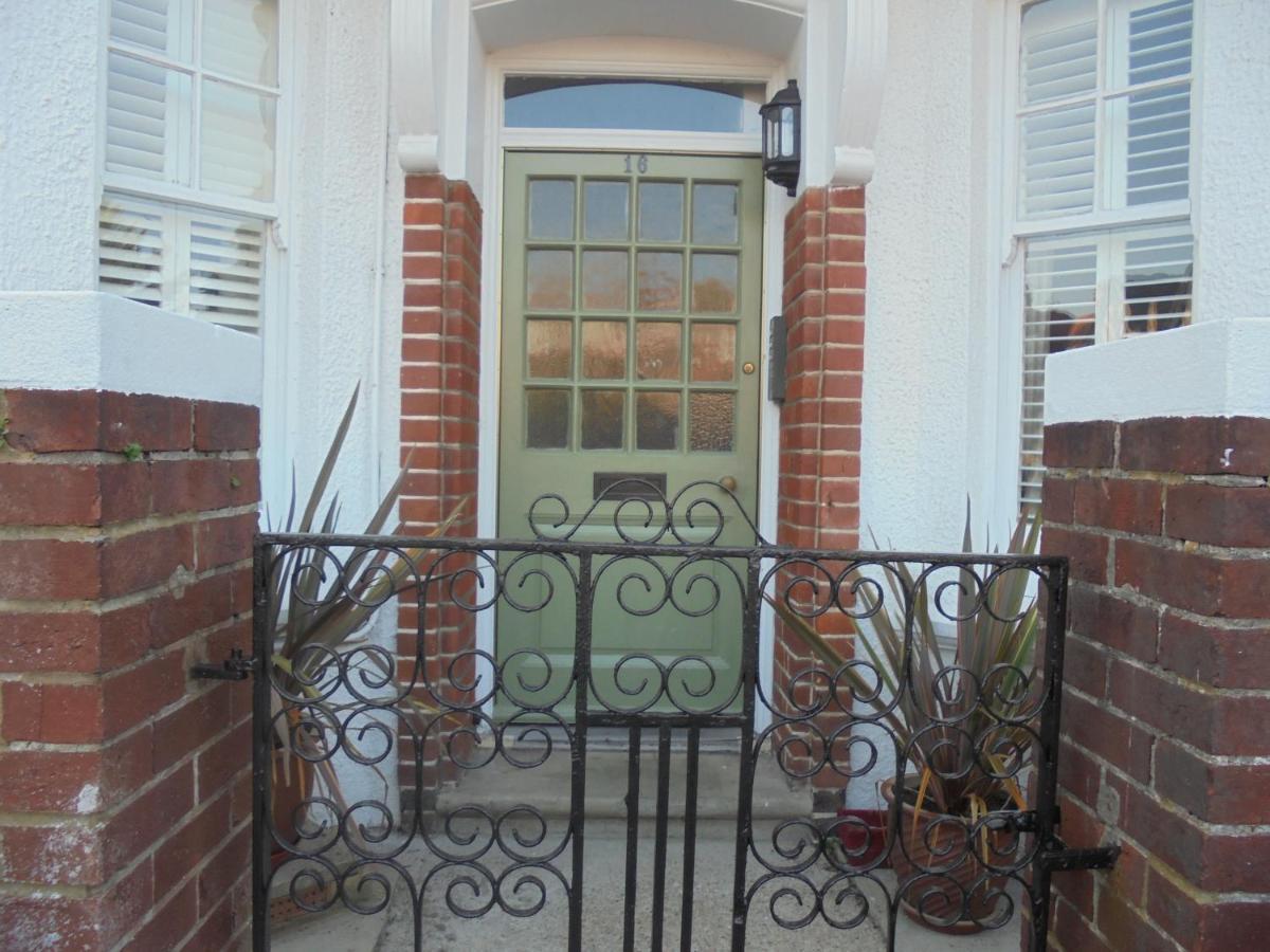 Shipside Apartment *