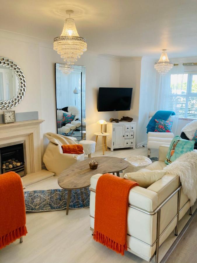Holiday home Stunning Seafront House With Garden And Private Parking