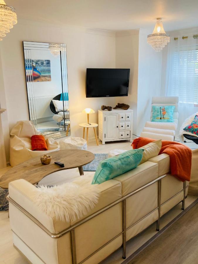Stunning Seafront House With Garden And Private Parking