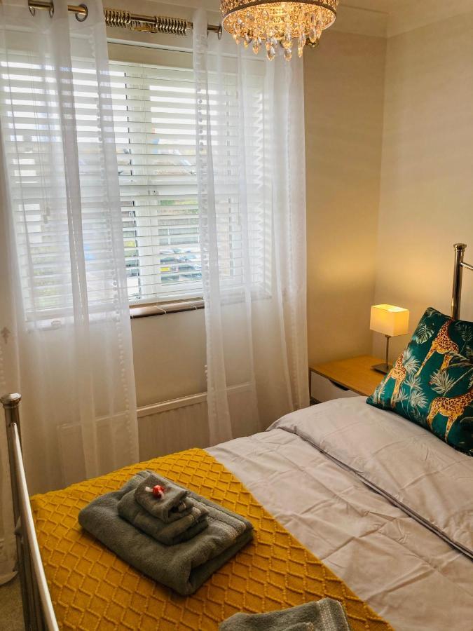 Stunning Seafront House With Garden And Private Parking * Eastbourne