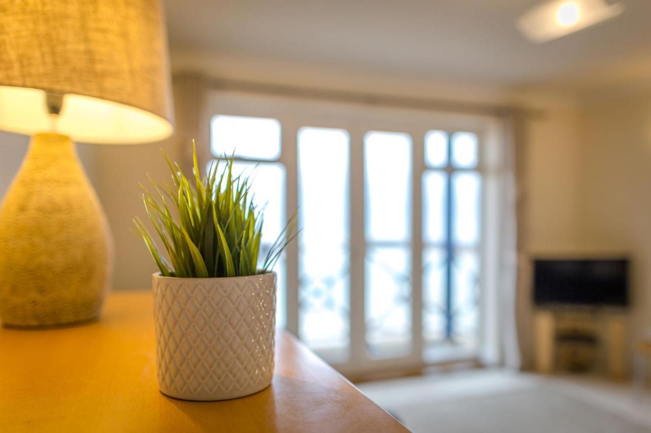 Seaviews Sovereign Harbour - Adults-only Apartment *