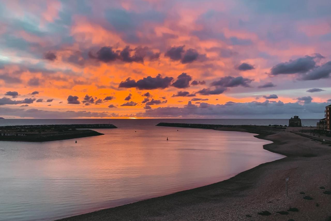 Seaviews Sovereign Harbour - Adults-only *