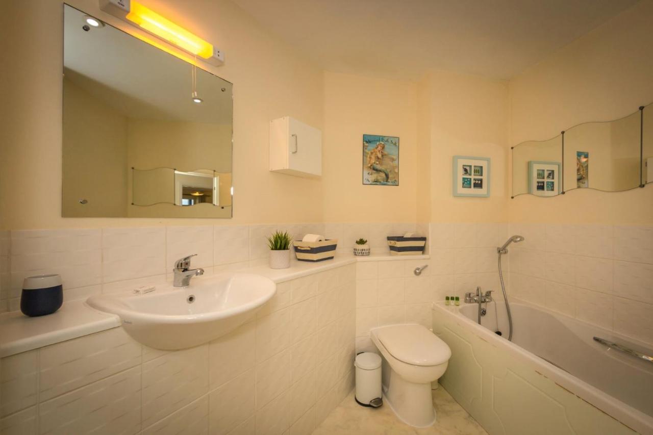 Seaviews Sovereign Harbour - Adults-only *