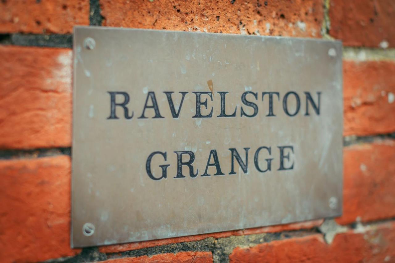 Ravelston Grange - Stylish, Spacious Garden Flat Eastbourne