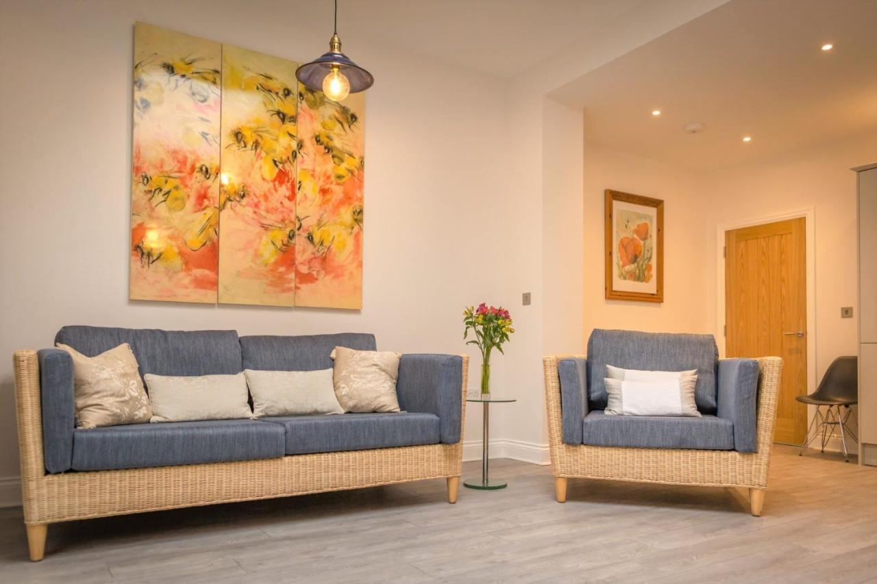 Ravelston Grange - Stylish, Spacious Garden Flat * Eastbourne