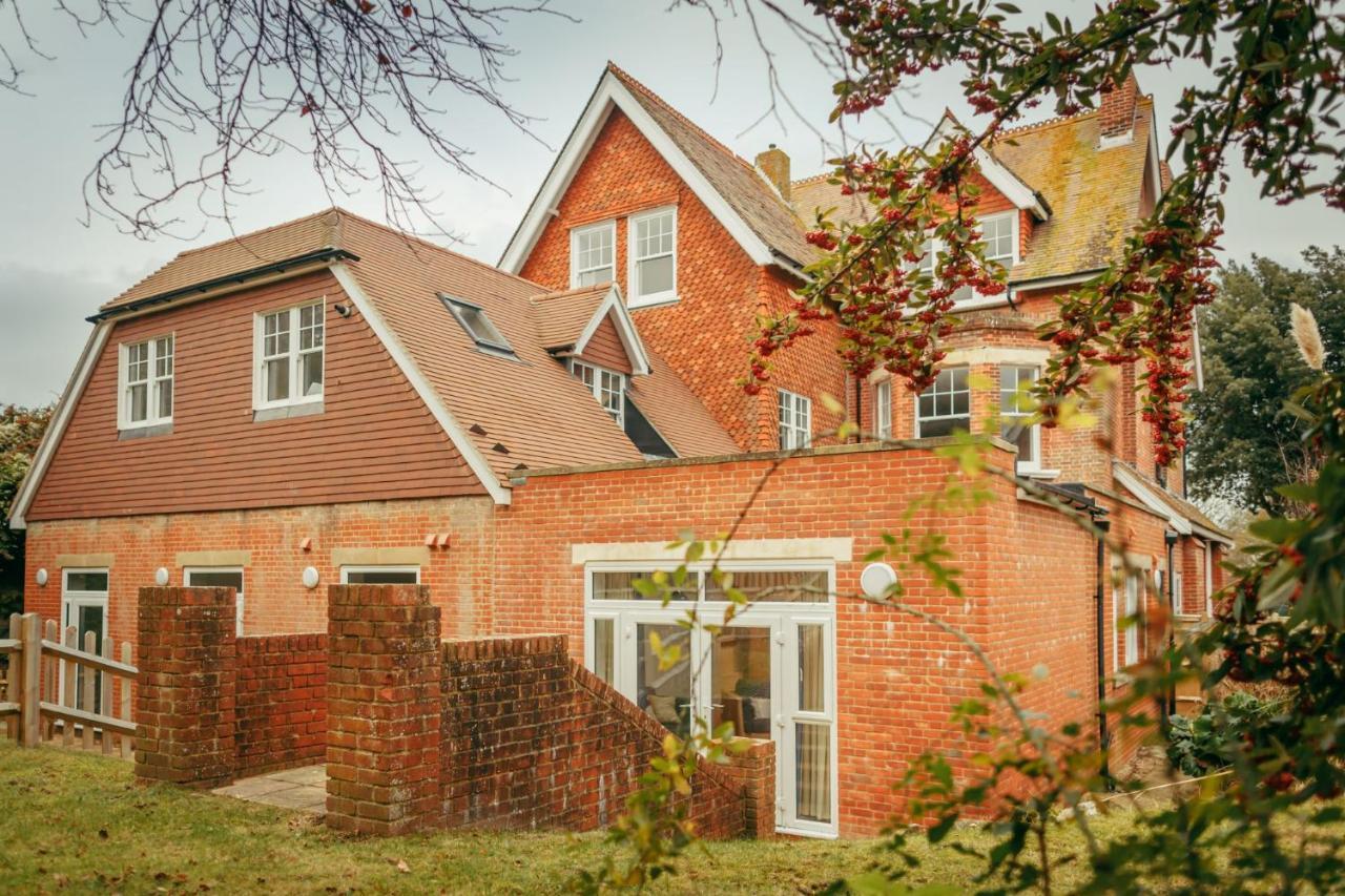 Ravelston Grange - Stylish, Spacious Garden Flat Apartment Eastbourne