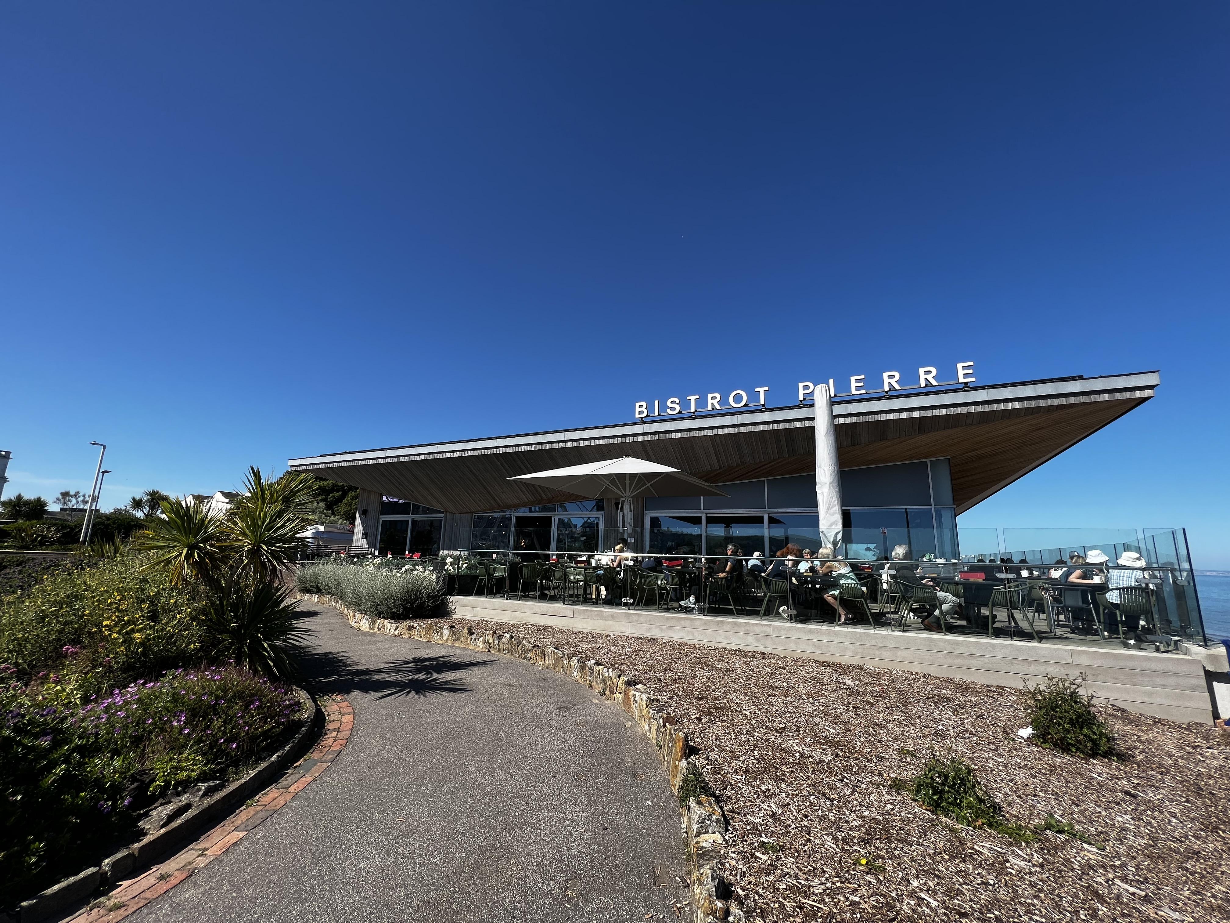 Pearl & Pebbles Hotel 3*