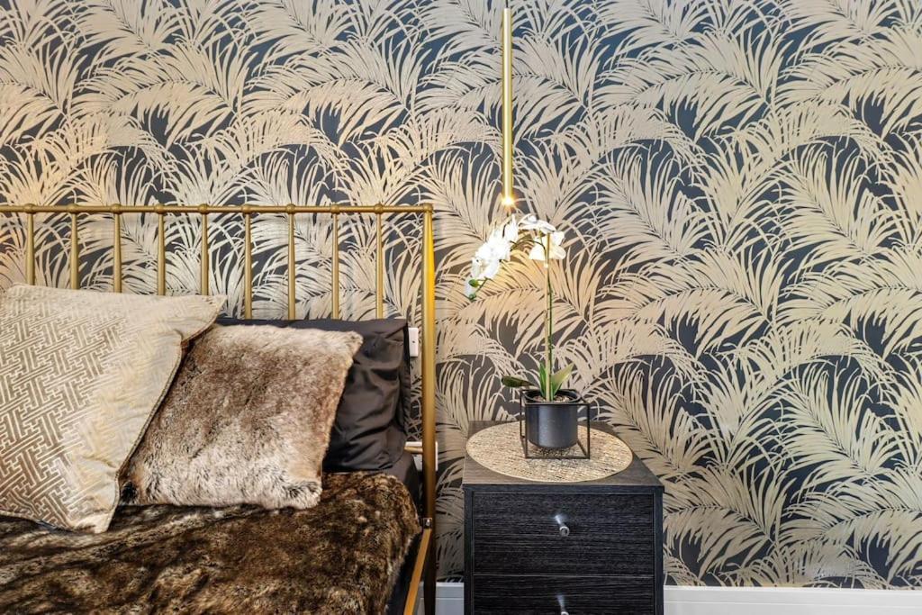 Bourne Street No 6 - 2nd Floor Ensuite Near Beach *