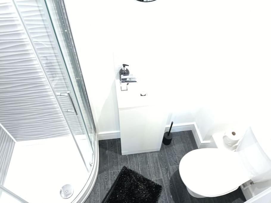 Bourne Street No 6 - 2nd Floor Ensuite Near Beach Apartment