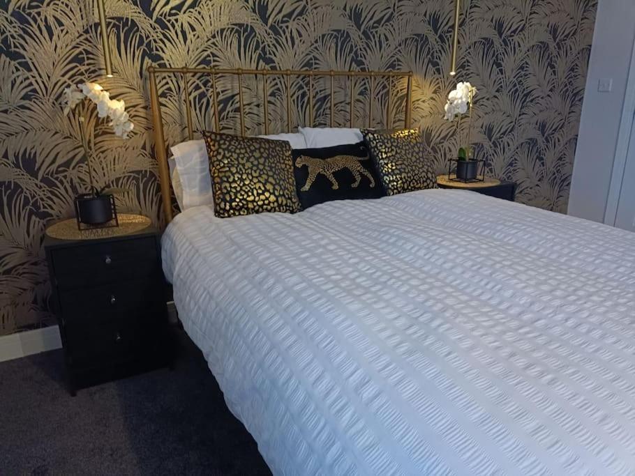 Bourne Street No 6 - 2nd Floor Ensuite Near Beach Apartment