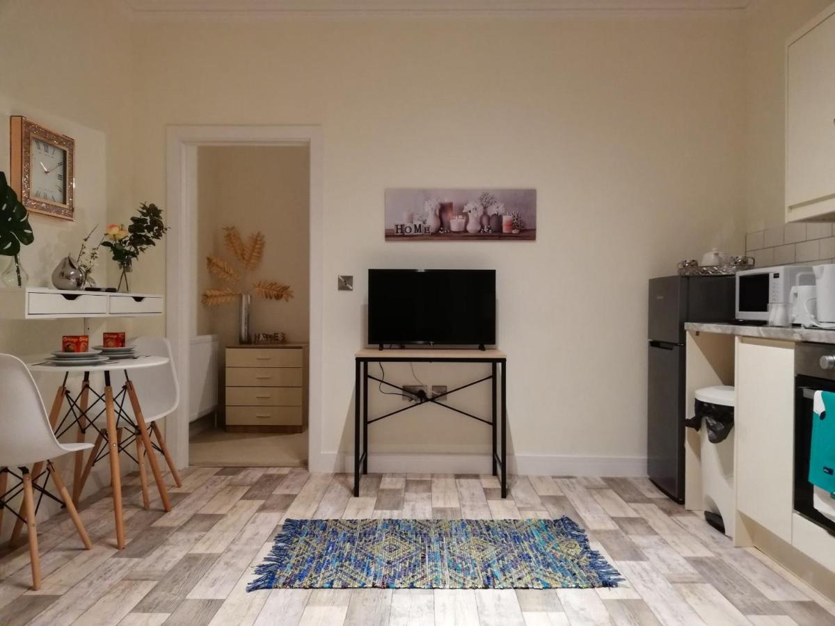 Apartemen Modern, Stylish One Bedroom With Garden Long Welcome *