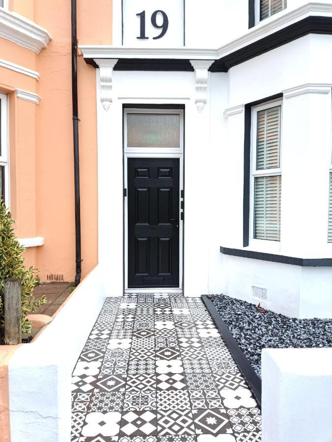 Apartment Bourne Street No 6 - 2nd Floor Ensuite Near Beach
