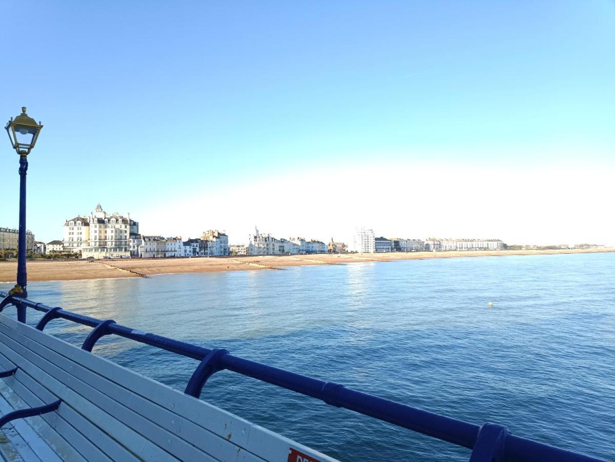 Bourne Street No 6 - 2nd Floor Ensuite Near Beach Apartment