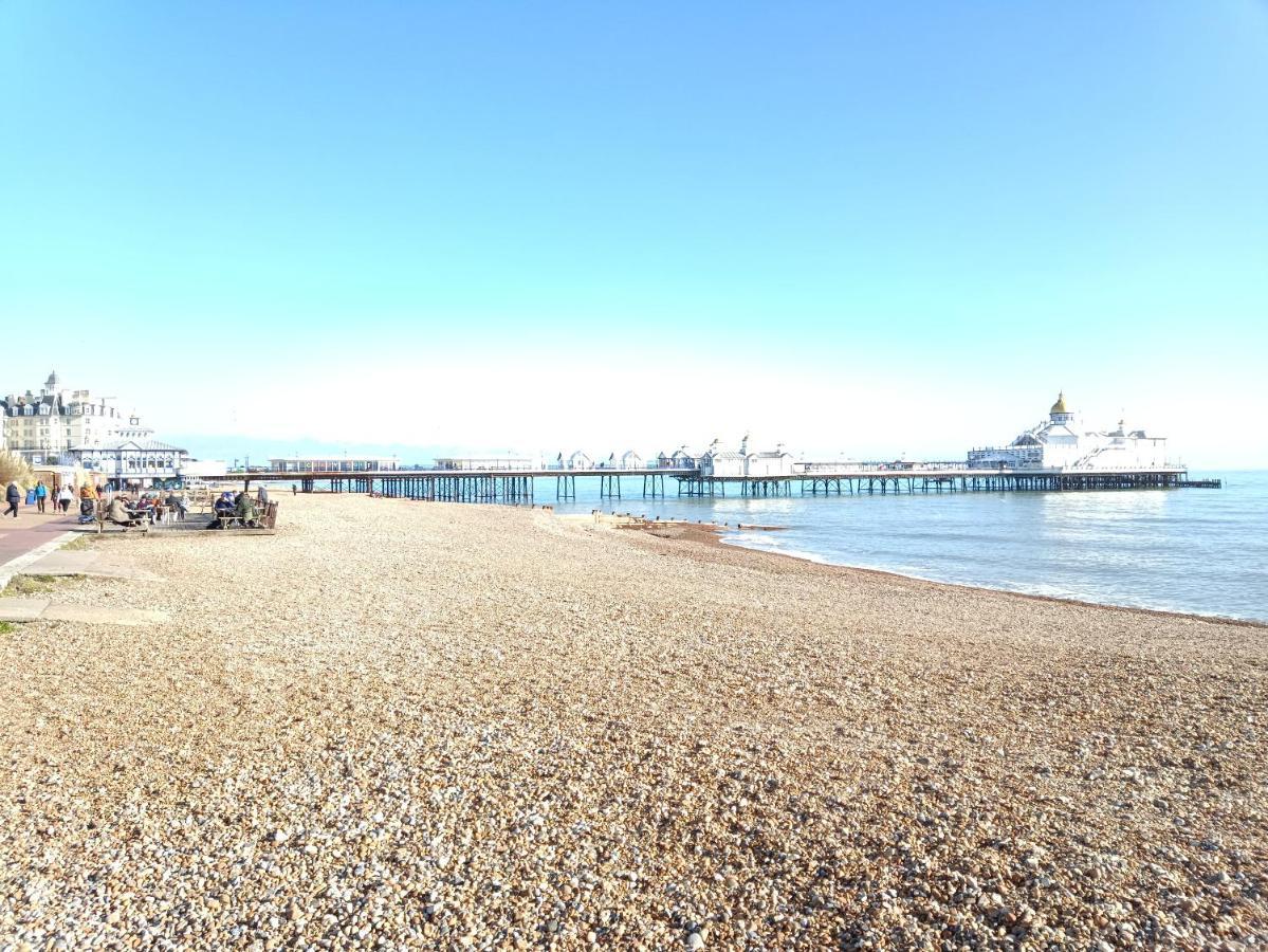 Bourne Street No 6 - 2nd Floor Ensuite Near Beach * Eastbourne