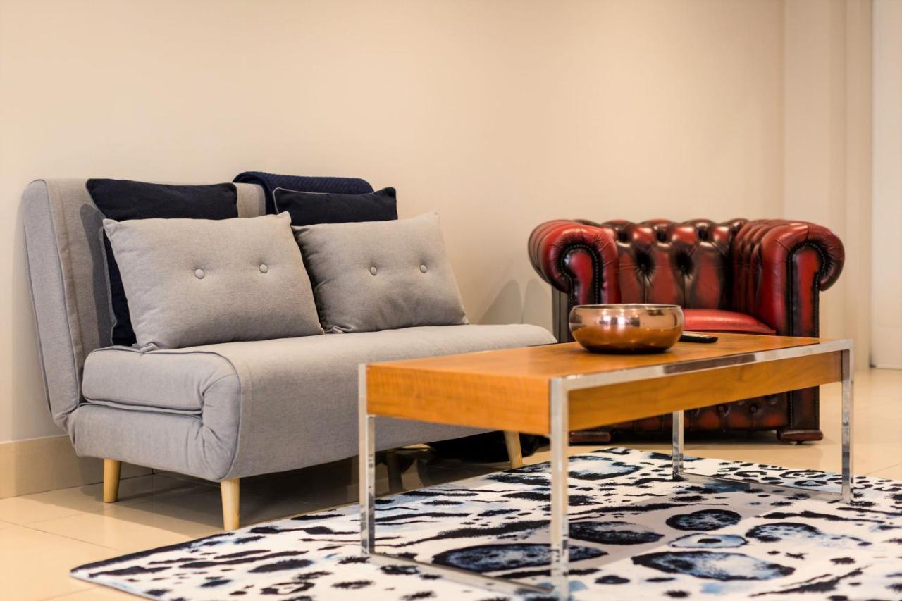 Hairbnb - Stylish And Apartment *