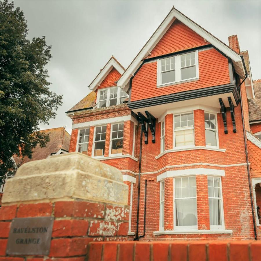 Ravelston Grange - Stylish, Spacious Garden Flat *