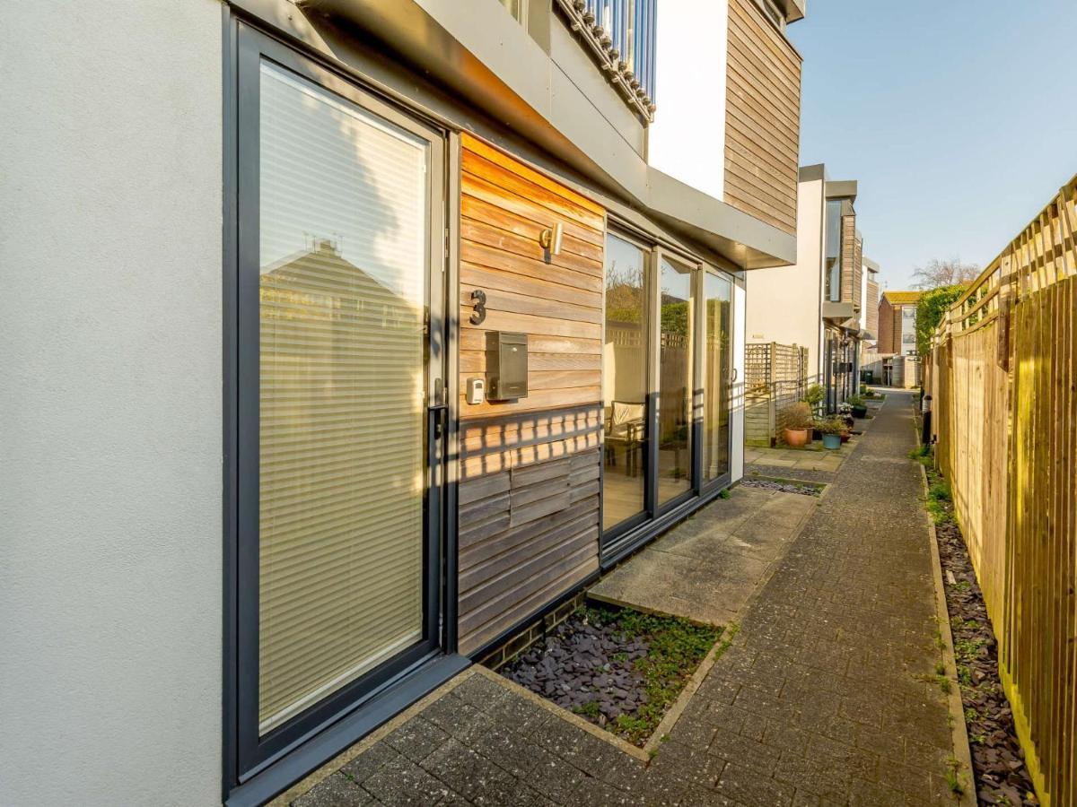 3 Bed In Ehc11 Holiday home *