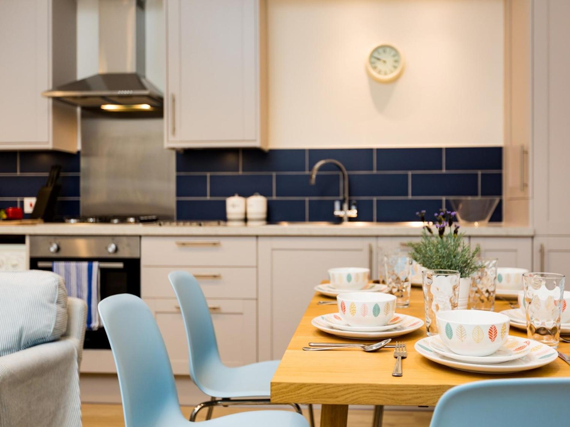 3 Bed In Ehc38 * Eastbourne