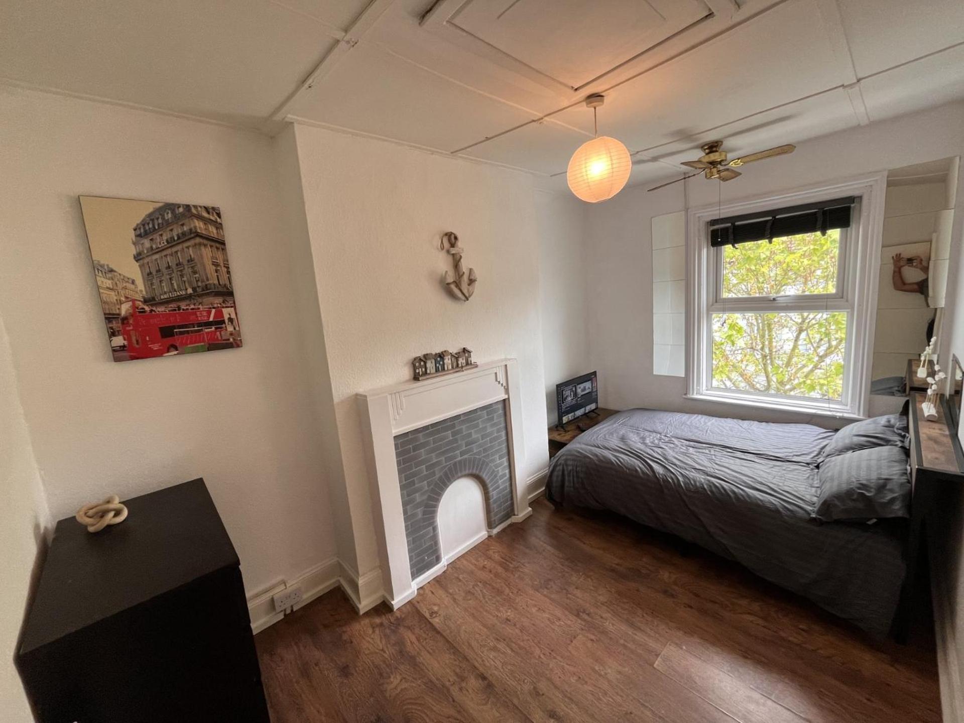 Apartemen Second Floor 3 Bedroom Flat In The Town Centre Eastbourne