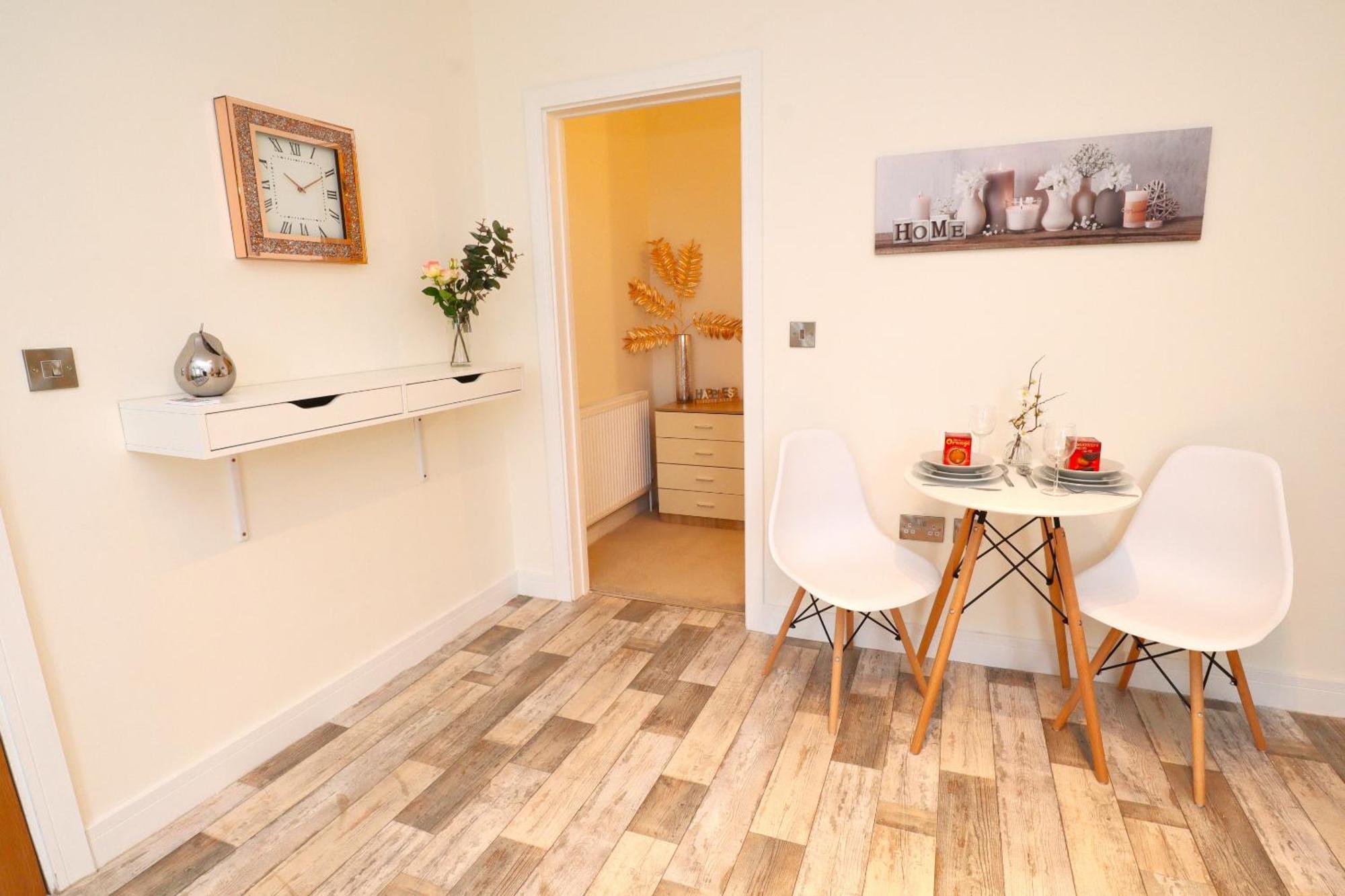 Modern, Stylish One Bedroom With Garden Long Welcome * Eastbourne