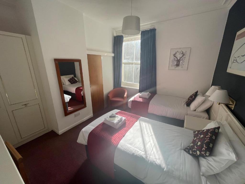 Oyo West Rocks Townhouse Hotel