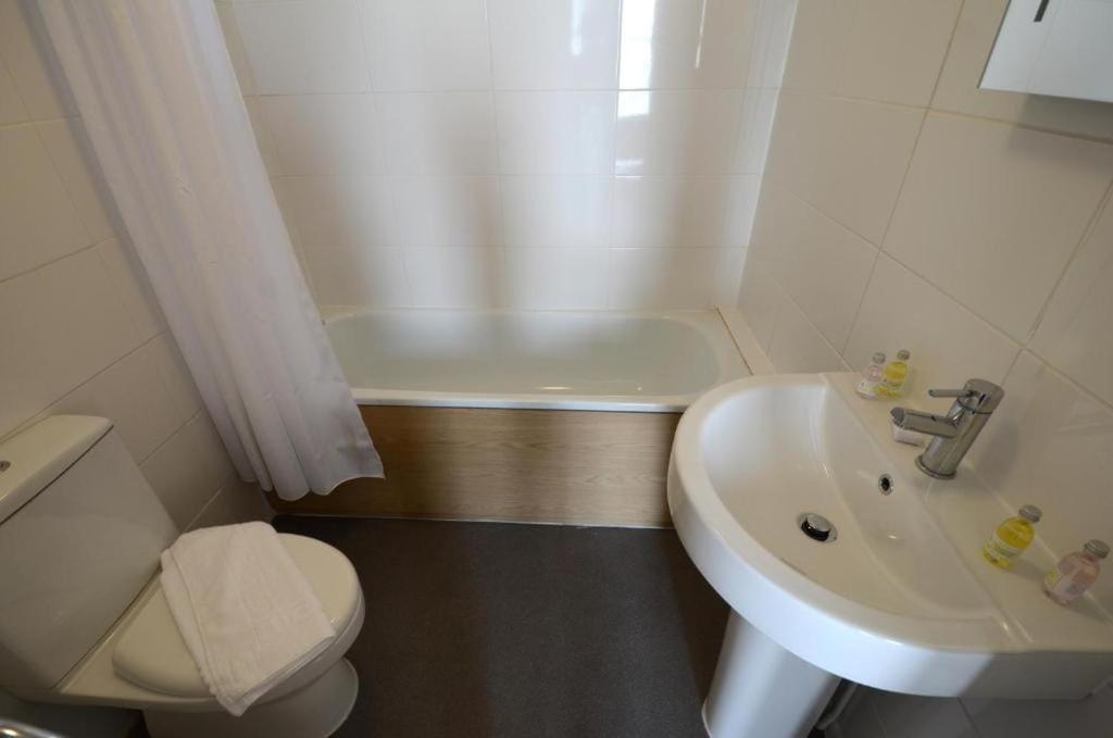 Oyo West Rocks Townhouse Hotel