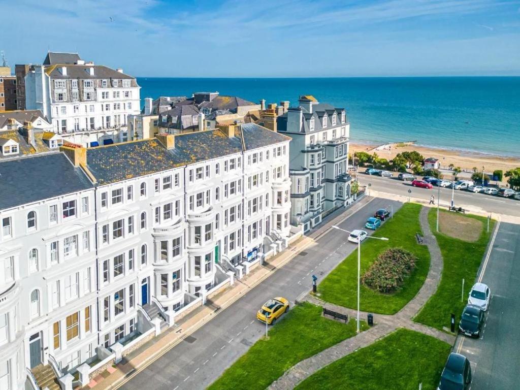 Oyo West Rocks Townhouse Hotel