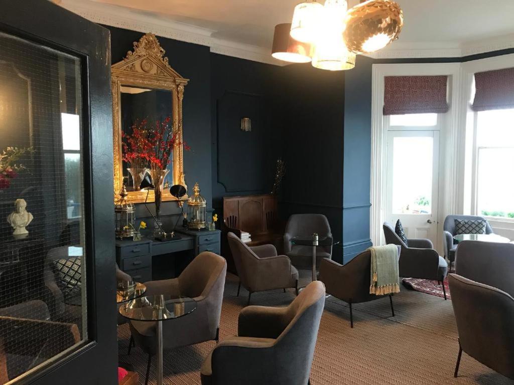 Oyo West Rocks Townhouse Eastbourne