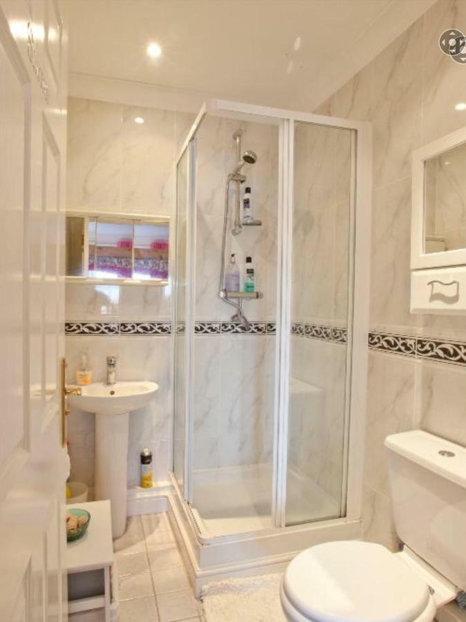 Pacific Heights Apartment *