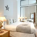 Luxury Seaside Apartment