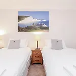 3 Queens Gardens Sea View Apartment