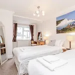 3 Queens Gardens Sea View Apartment