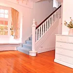Veranda Views - Garden Flat With Scenic Views