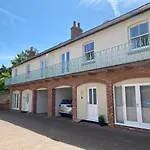 Silverdale Mews