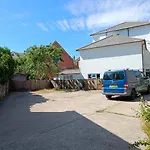 Swish **** Free Carpark **** Train Station 2 Mins