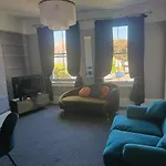 Swish **** Free Carpark **** Train Station 2 Mins