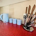 Coastal 2 Bedroom Maisonette With Parking