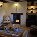 Cosy Flint Cottage