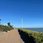 Impeccable 2-Bed Apartment In Eastbourne
