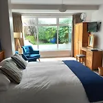 Breakers Bed And Breakfast