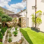2 Bed In Eastbourne 88874