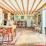 Tiger Inn - Elizabeth