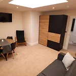 New Beginning Two-Bedroom Apartment In Central Eastbourne, Private Garden, Free Parking