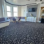Oyo Marine Parade Hotel, Eastbourne Pier
